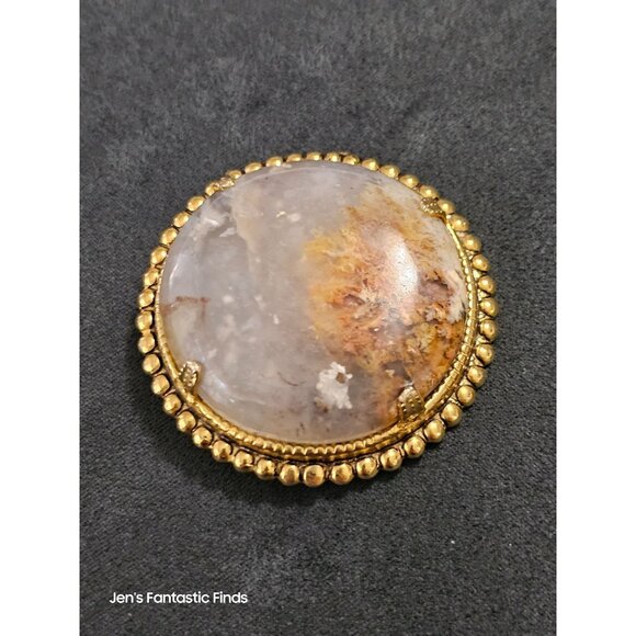 Vintage Gold-Plated Round Brooch With Translucent Agate Center - Picture 8 of 9